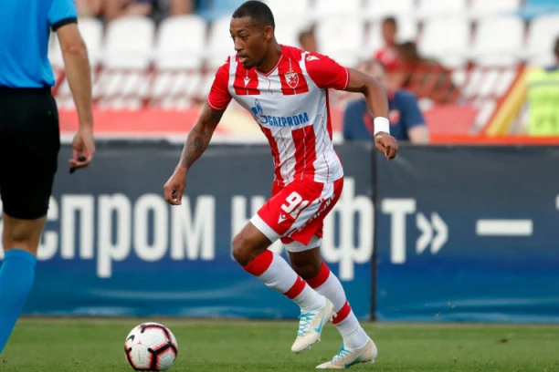 HOLANĐANIN NA METI VELIKANA: Barsa i PSŽ se otimaju za Van La Parinog brata