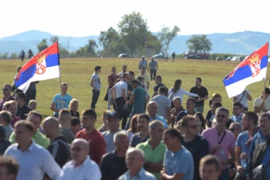 (HIT FOTO) NIŠTA BEZ PUTINA! Kad Srbin ode da obeleži srpsko-američko savezništvo, to izgleda OVAKO!