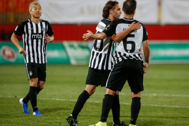 Novi problemi za Partizan: Lazar Marković nakon 6 minuta igre izveden sa terena