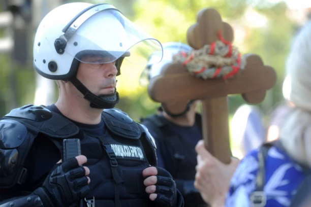 Ovo su kazne za nepoštovanje odluke MUP-a o zabrani šetnji u Beogradu