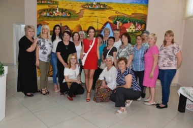 ImplemeNtacija blaga Južnog Banata u modi Srbije: Suzana Perić i Filip Maksimović sa Udruženjem žena u Kovačici