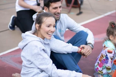 NOVAK ĐOKOVIĆ IZNENADIO SVE PRISUTNE: U pratnji supruge pojavio se na beogradskom izletištu! (FOTO)