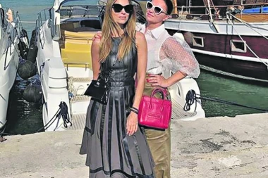 Najbogatija Srpkinja i pevačica se baškare pored mora: Sandra i Nina uživaju u Splitu!