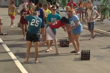 (VIDEO) Napravili haos i prekinuli igru: Žestoka tuča Vladimira i Tare!