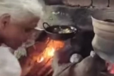 (VIDEO) HEROJ: Ova baka (80) svako jutro hrani ljude za manje od jednog evro centa