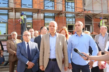 Gradonačelnik Radojičić obišao završne radove novog krila Doma zdravlja Obrenovac, uskoro GOTOVO