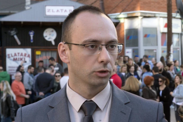 UVEK SMO POZIVALI GRAĐANE NA MIR! Igor Simić: "Odlazim na saslušanje uzdignute glave, znamo da smo nevini"