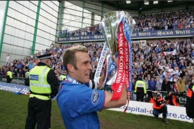 Tuga u plavom delu Glazgova: Bivši holandski reprezentativac i kapiten Rendžersa preminuo u 43. godini!