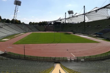 (FOTO/VIDEO) Srpski telegraf na kultnom mestu: Ovde je Dejo Genije pretrčao ceo teren i postigao gol za pobedu protiv Bajerna!