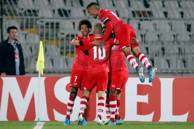 Crno-bele čeka pakao: Strašni AZ pregazio PSV u sred Ajndhovena!