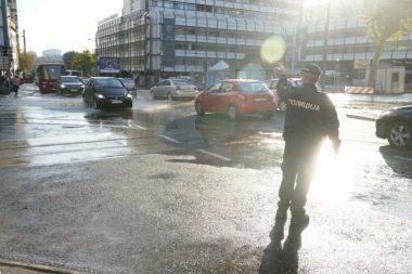 (VIDEO) PUKLA CEV: Ulica kneza Danila od jutros pod vodom!