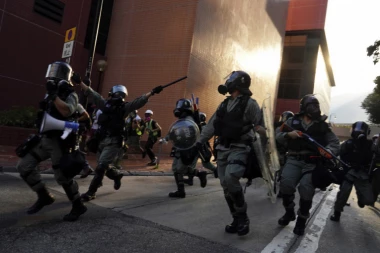 Kineska vojska čistila ulice Hongkonga