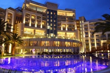 DŽABE SU POKUŠALI DA SAKRIJU! Evo koje su kontroverzne ličnosti prisutne na svadbi sina Mila Đukanovića!