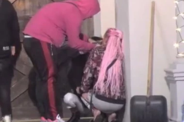 POTRESNE SCENE! Krunićka ispuštala jezive krike, zapomagala na kapiji i gušila se: Usledio slom živaca zbog raskida sa Filipom Reljićem!