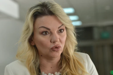 Stanisavljević: Okupljanje ispred Vesićevog stana je nastavak politike nasilja SZS!