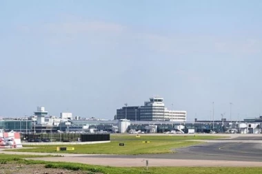 Panika na aerodromu u Mančesteru: Pronađen sumnjiv paket, uhapšen muškarac