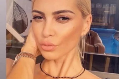 (FOTO) SVEŽE IZ TUŠ KABINE: Snežana Borjan RASPAMETILA fanove fotkom, ne znate gde pre da gledate