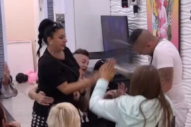 (VIDEO) Šok obračun u Zadruzi: Saška Karan prebila Baneta Čolaka!