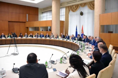 Jedna osoba neće moći da kupi više od 10 zaštitnih maski: Ovo su najnovije mere Vlade Srbije u borbi protiv korone