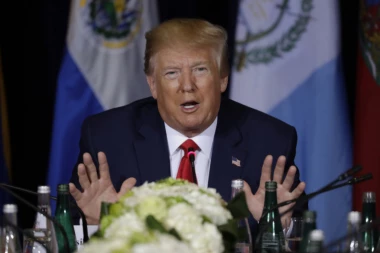 Oglasio se lekar Donalda Trampa nakon što je objavljeno da ima KORONU: "Predsednik nastavlja sa svojim dužnostima"