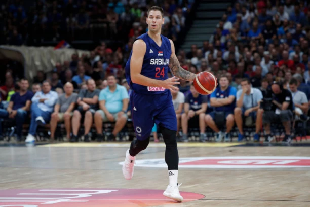 Jović i Rebić čekaju let za Srbiju!