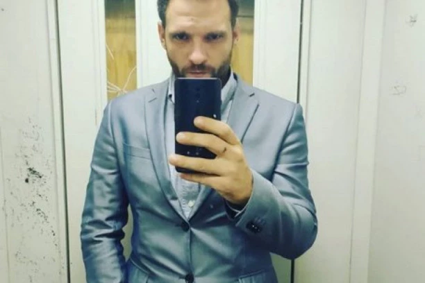 (FOTO) ŠOK! PARTNER ANABELE ATIJAS OBJAVIO NAJINTIMNIJU SLIKU SA ĆERKICOM DO SADA: Ljubi je U USTA, javnost u neverici!