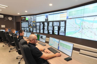 Upravljanje potapajućim stubićima, garažama i još mnogo toga