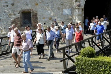 DANAS VEOMA TOPLO VREME: Temperatura do 19 stepeni, a evo gde će se spustiti na nulu