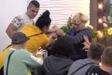 (VIDEO) Ni muškarci se ne biju kao one: Žestoki sukob Milice Dugalić i Saške Karan!