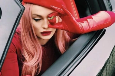 (VIDEO) UDALA SE PET PUTA ZA ISTOG ČOVEKA! Hit priču naše pevačice morate da čujete: Muža Amerikanca dovela u Srbiju, a onda je usledilo IZNENAĐENJE!