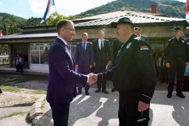 Stefanović u Trgovištu: Država brine o zaposlenima u MUP