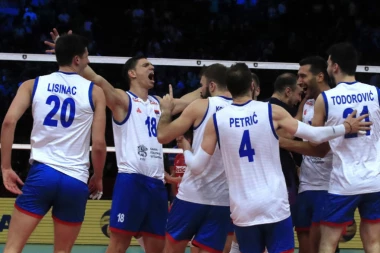 (FOTO) Emotivni rastanak Podrašćanina i Atanasijevića!