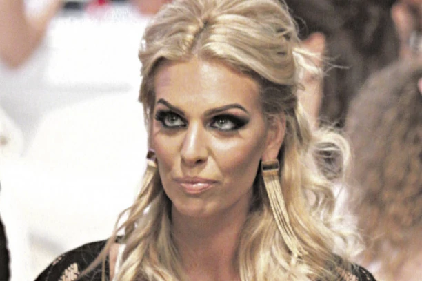 Ava Karabatić progovorila o SKANDALU i HAPŠENJU! Starleta doživela SAOBRAĆAJNU NEZGODU: Povređena sam!