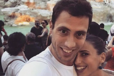 (FOTO) Atanasijevića bije ga glas da je švaler, smeštali mu ljubavne afere, a ključ njegovog srca ima se*si koleginica!