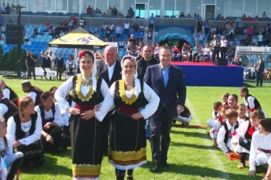 Dačić i Palma na manifestaciji "Čaša vode sa izvora"