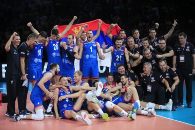 Šampioni Evrope velikog srca: Bobini izabranici dele paketiće deci u Tiršovoj za kraj uspešne godine!