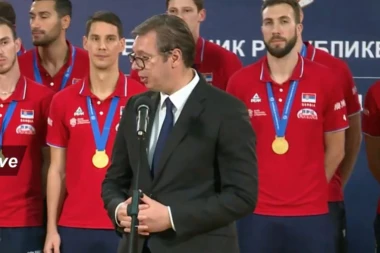 Predsednik Srbije sa našim zlatnim odbojkašima: Borili ste se kao lavovi