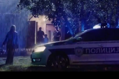 (VIDEO) UZNEMIRUJUĆE SCENE Ana se igrala u parku kada je nepoznati muškarac strpao u kombi, a onda se uključio Amber alert sistem