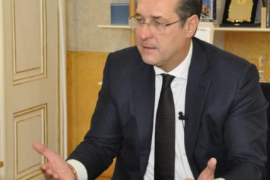 Politički kraj za Štrahea: Stranka suspendovala bivšeg predsednika zbog afere "Ibica"