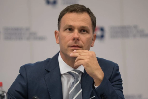 SRBIJA JE EKONOMSKI STABILNA! Mali: Imamo dovoljno novca na ruačunu!