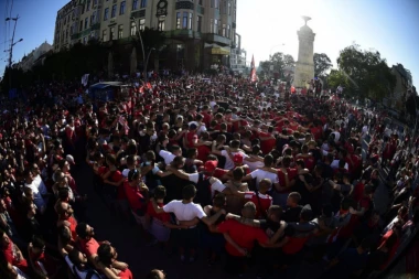 "Delije" i "Gejt 7" grmeli: KOSOVO JE SRBIJA!