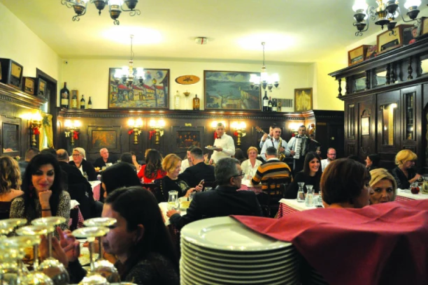 UGOSTITELJ NADMUDRIO VLASTI: Pretvorio svoju kafanu u sedište stranke i izbegao lokdaun, a nadležnima preti krivičnom prijavom