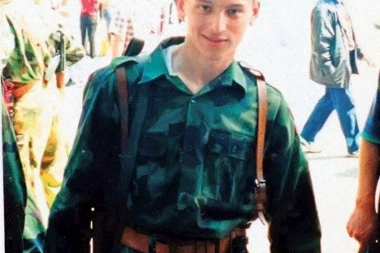 VLADIMIR (19) JE IZ ŠKOLE OTIŠAO U RAT! Danas je 25 godina od krvavog napada albanskih terorista na Košare: Roditeljima nije ni rekao gde je, da ih ne sekira!