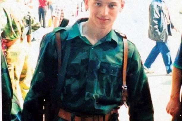 VLADIMIR (19) JE IZ ŠKOLE OTIŠAO U RAT! Danas je 25 godina od krvavog napada albanskih terorista na Košare: Roditeljima nije ni rekao gde je, da ih ne sekira!