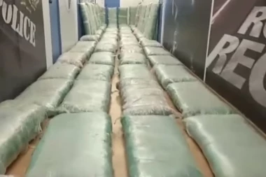 U avionu pronađeno 80 kilograma kokaina, uhapšen pilot