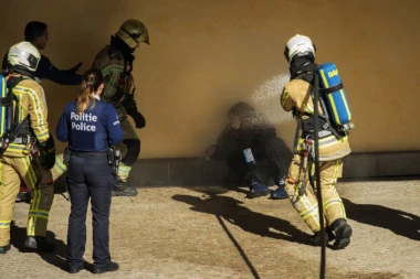 (FOTO) Pokušao da se zapali u Briselu jer je LJUT NA SRBE?! Pogledajte kako su ga savladali