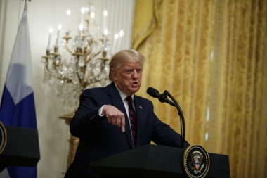 TRAMP U PANICI: Umreće 100.000 Amerikanaca, vakcina mora biti spremna do kraja godine!