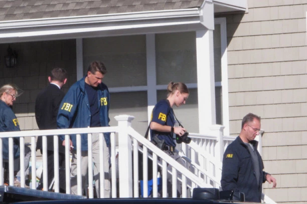 USIJANA SITUACIJA IZMEĐU AMERIKE I KINE: FBI i policija upali u kineski konzulat, diplomate osumnjičene za špijunažu