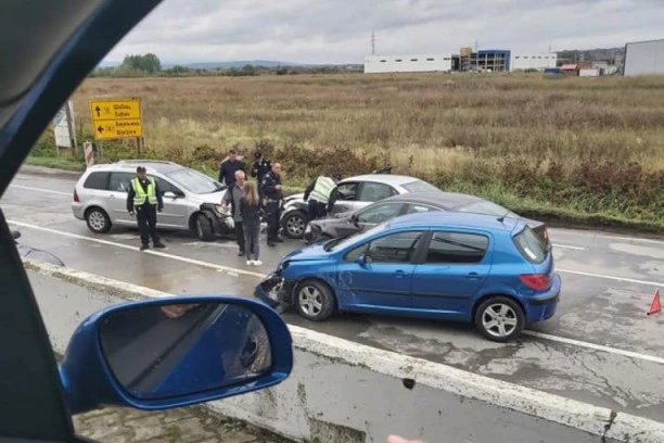 LANČANI SUDAR NA NOVOM BEOGRADU: Slupalo se više vozila, saobraćaj usporen!