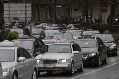 Policija se oglasila: Taksisti ne mogu da blokiraju auto-put